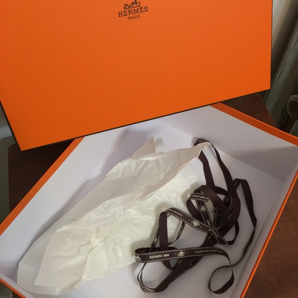Hermes Brand New Empty Box for Tote Bag or Shoe. Dimensions 14x11x5 - Picture 8 of 14
